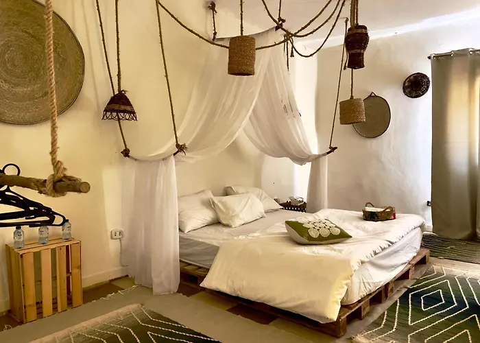 Afro Room In Maadi In Sharing Apartment
