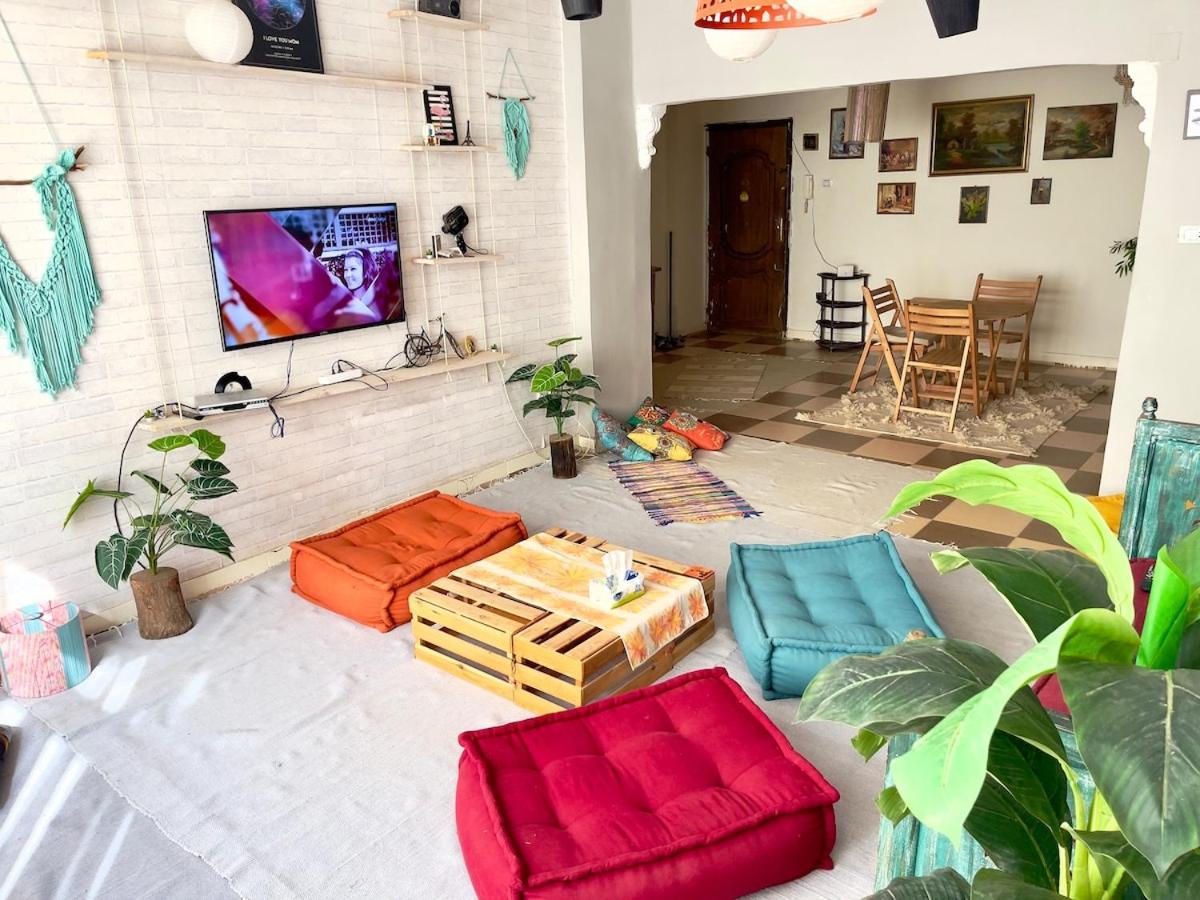 Afro In Maadi In Sharing Apartment